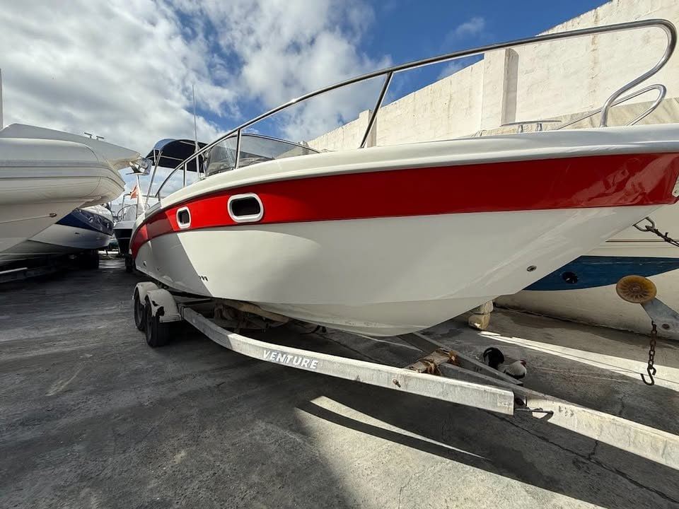 Saver 750 Walk Around for sale in Malta, Motor Boat